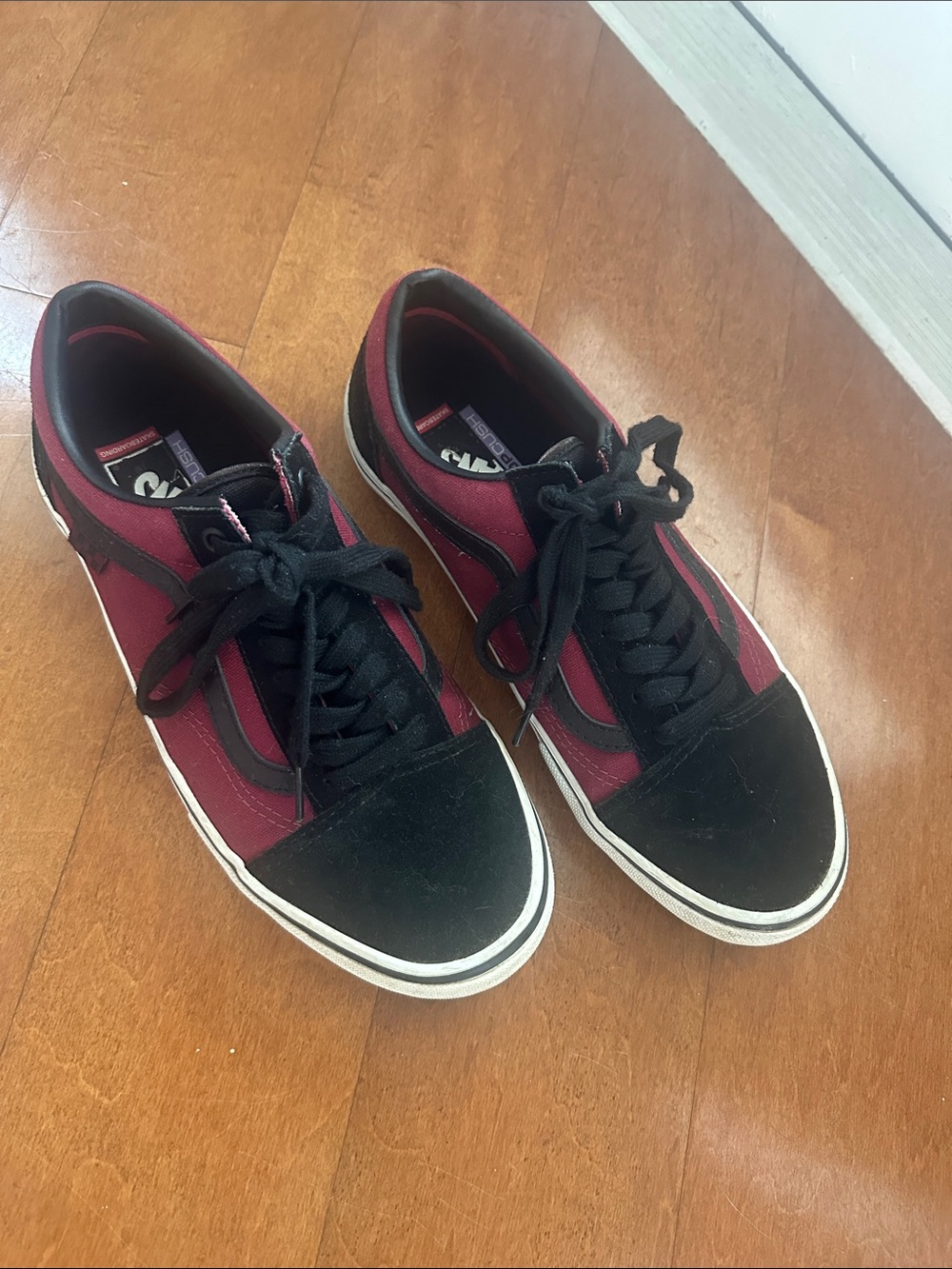 Men's VANS Low-Top Sneakers in FSU Black and Burgundy ♥️🖤